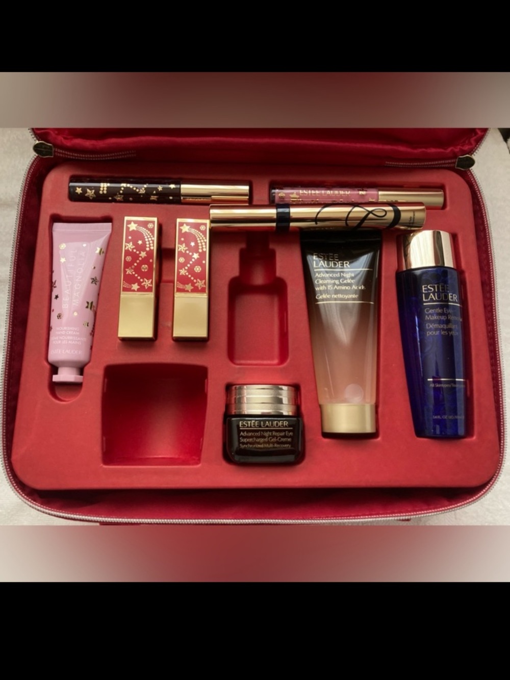 NWT 9 Estee Lauder 8 FULL SIZE FAVORITES & 1 Travel size & caseBeauty Colection